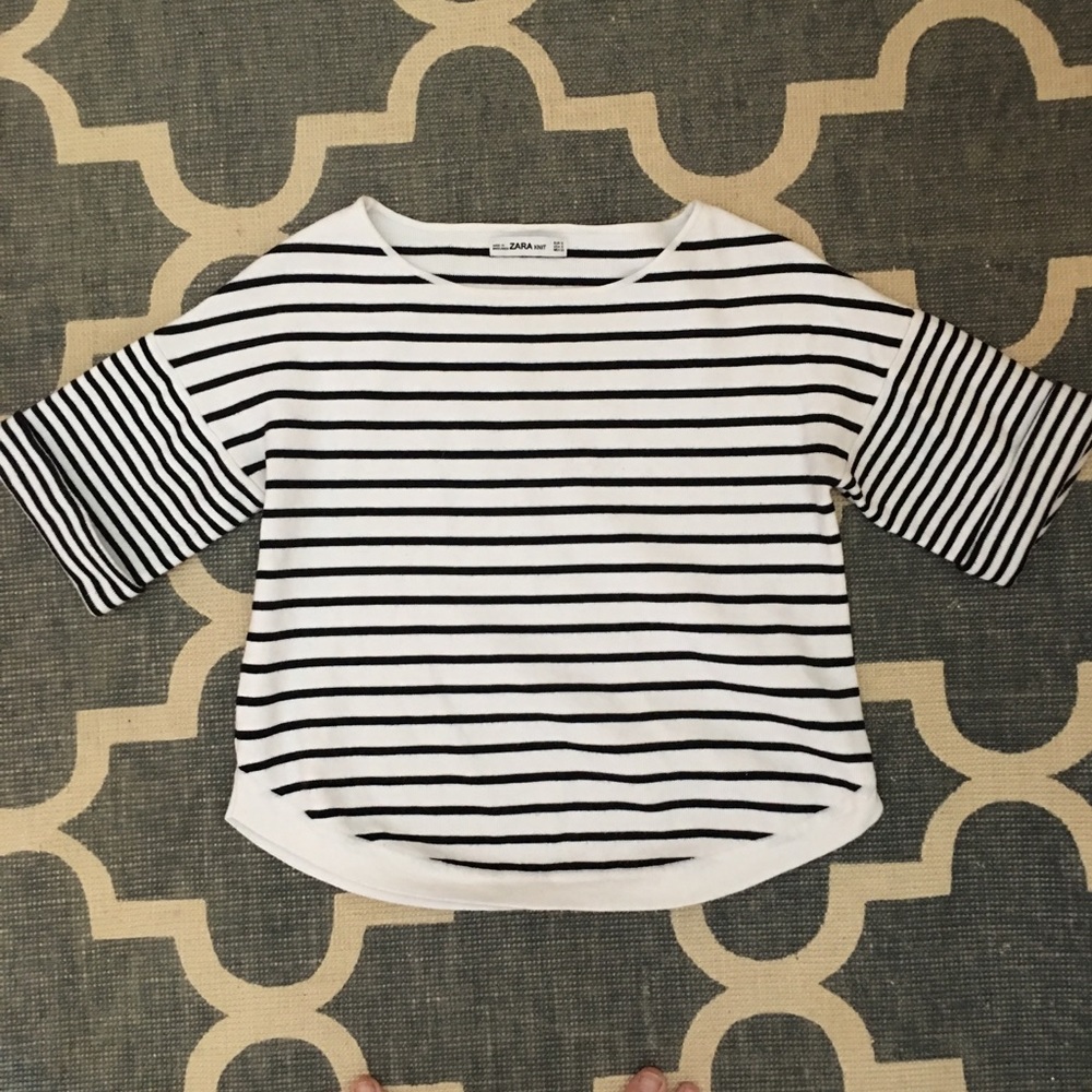 Zara Knit Black & White Striped Cropped Sweater
